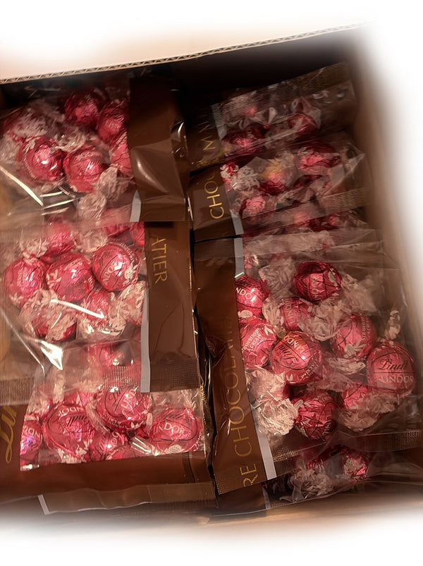 Lindt Lindor Kugeln Erdbeer-Sahne 11+1 Kugel  (entspricht den alten 137g Beuteln)